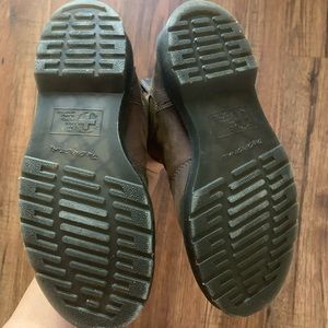 Dr martens. Women’s Chelsea boot. Size 7